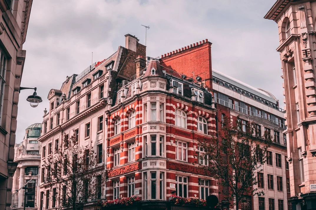 Why are so many companies looking to rent office space in Mayfair? - Shopping in Mayfair