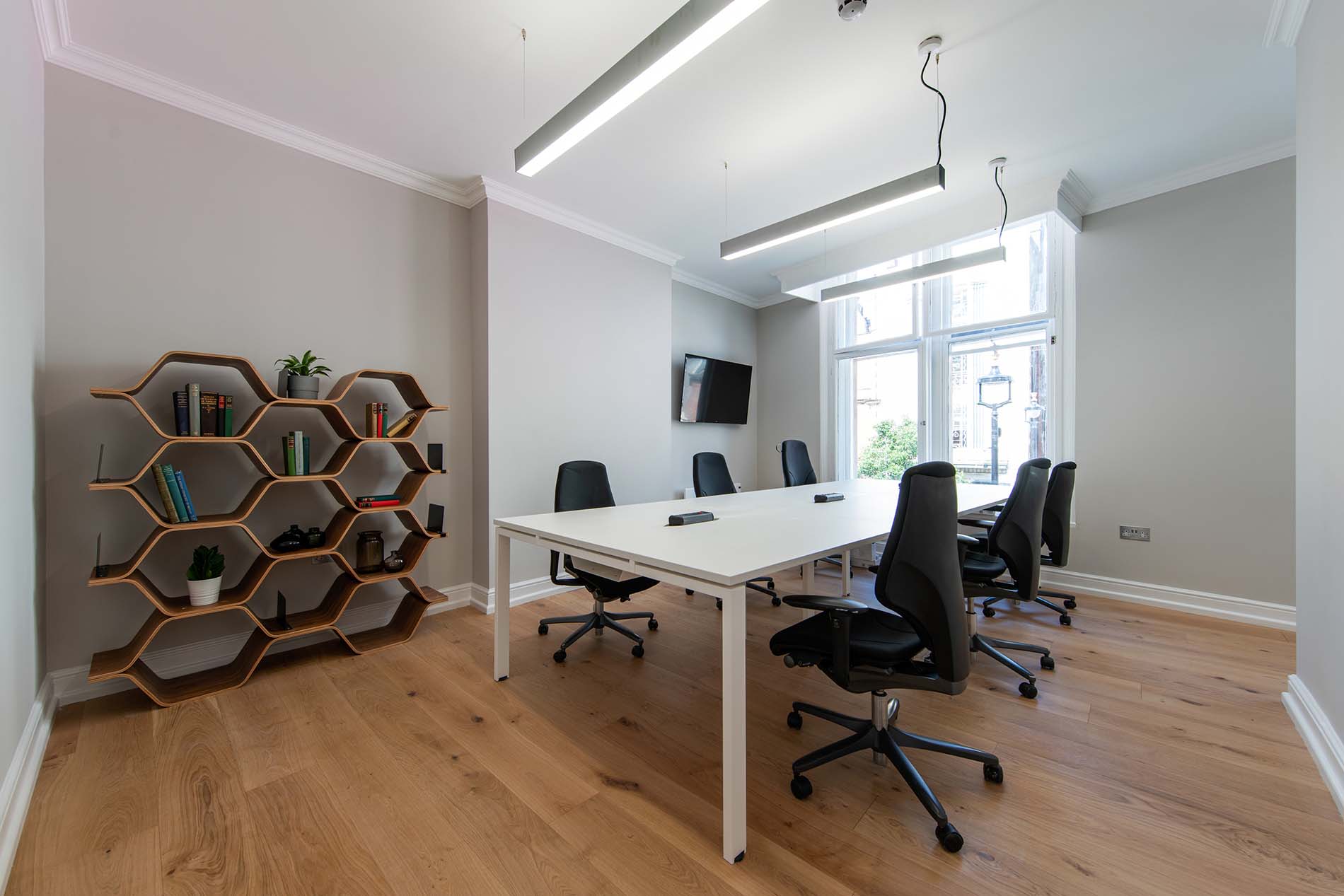 Hybrid working with small office spaces in London